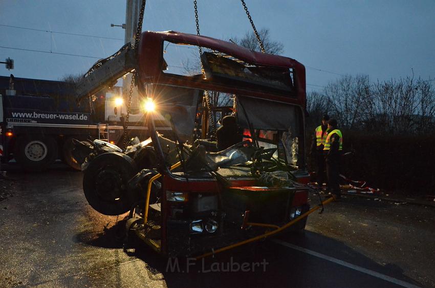 Schwerer VU Bus Zug Düsseldorf P550.JPG